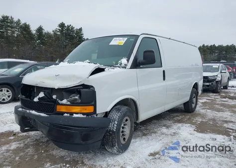 2017 Chevrolet Express 2500 Work Van z USA, uszkodzony, nr VIN 1GCWGAFF6H1178721